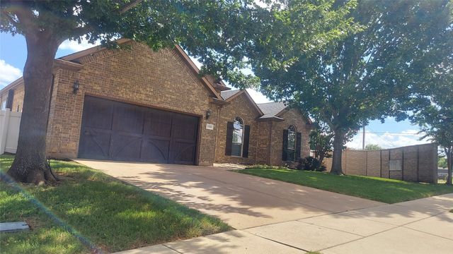 1500 Park Crest Drive, Crowley, TX 76036