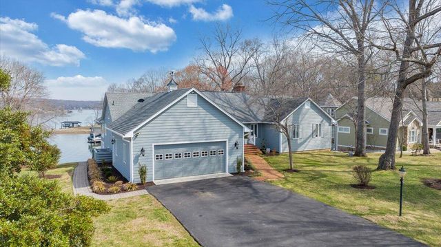 110 Windward DR, Moneta, VA 24121