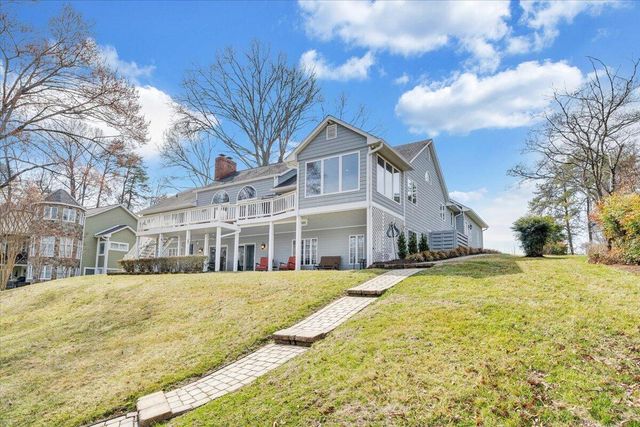 110 Windward DR, Moneta, VA 24121