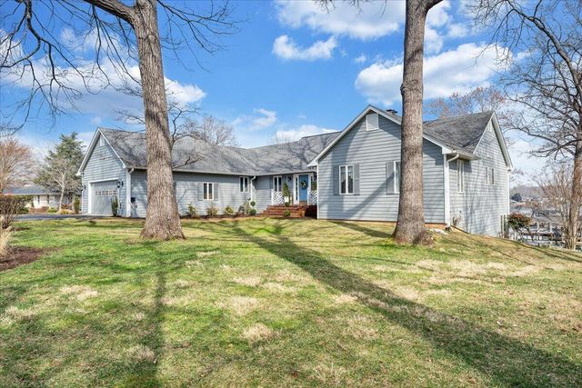 110 Windward DR, Moneta, VA 24121