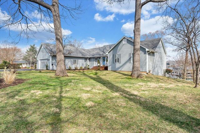 110 Windward DR, Moneta, VA 24121