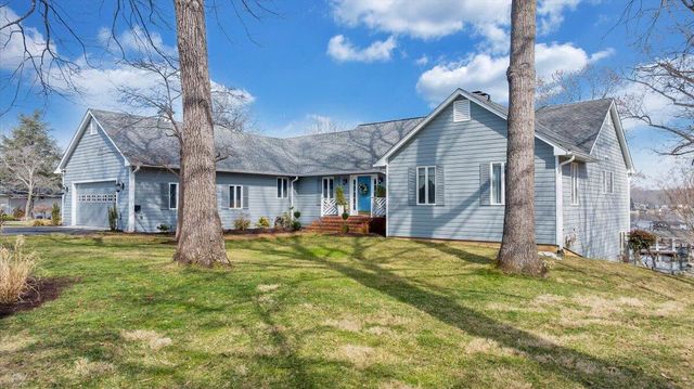 110 Windward DR, Moneta, VA 24121