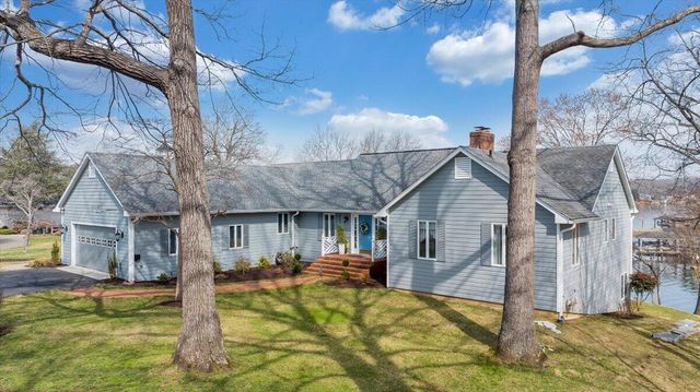 110 Windward DR, Moneta, VA 24121