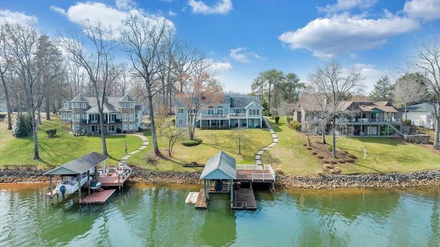 110 Windward DR, Moneta, VA 24121