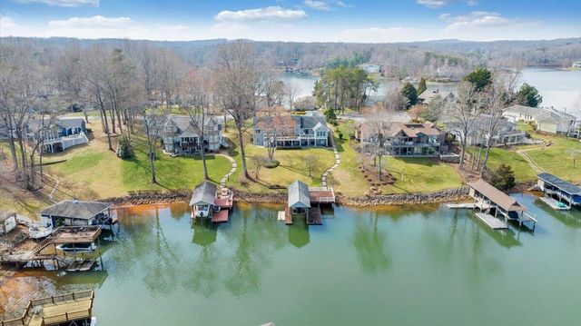 110 Windward DR, Moneta, VA 24121