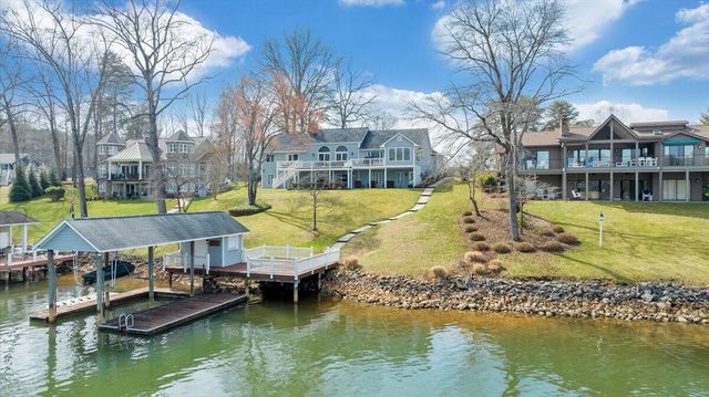 110 Windward DR, Moneta, VA 24121