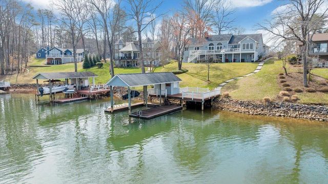 110 Windward DR, Moneta, VA 24121