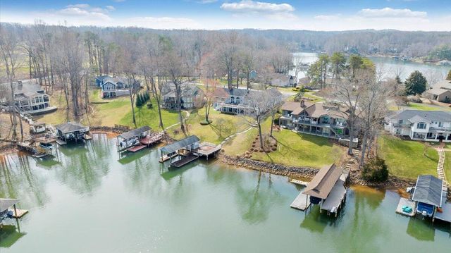 110 Windward DR, Moneta, VA 24121