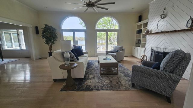 110 Windward DR, Moneta, VA 24121