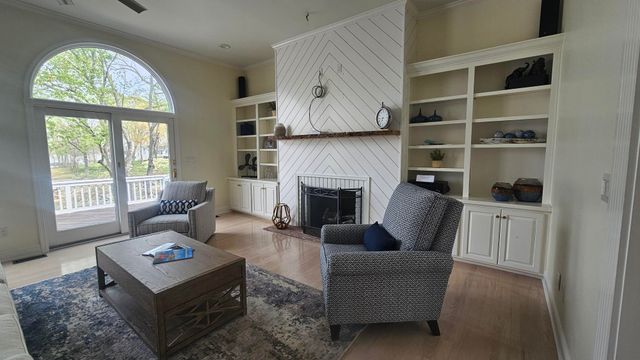 110 Windward DR, Moneta, VA 24121