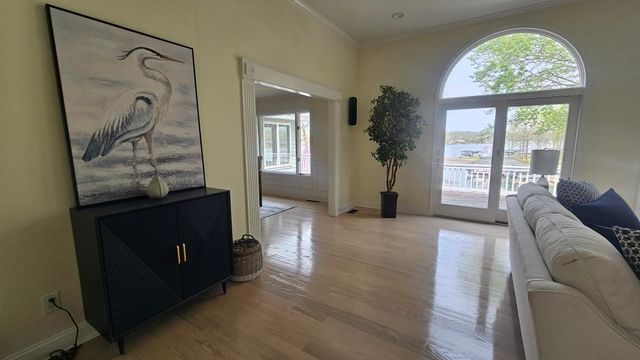 110 Windward DR, Moneta, VA 24121