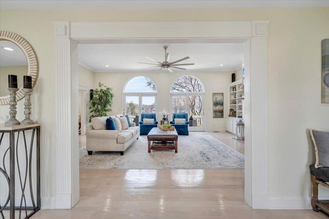 110 Windward DR, Moneta, VA 24121