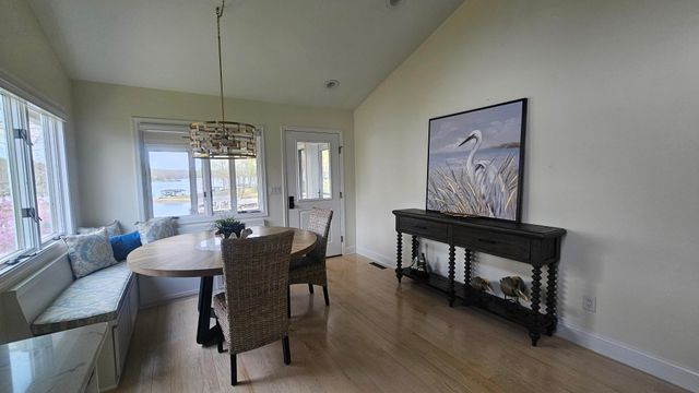 110 Windward DR, Moneta, VA 24121