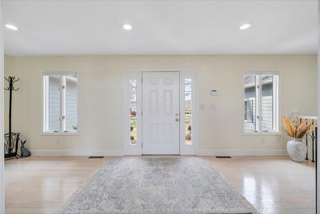 110 Windward DR, Moneta, VA 24121