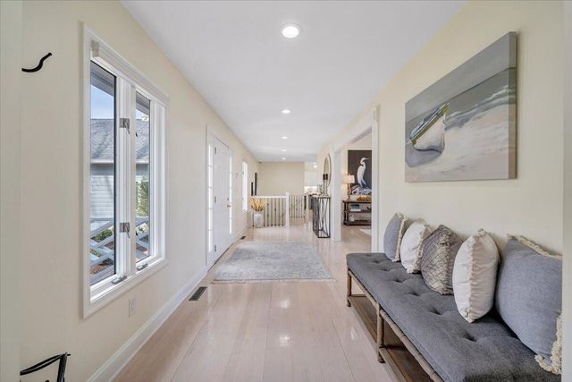 110 Windward DR, Moneta, VA 24121