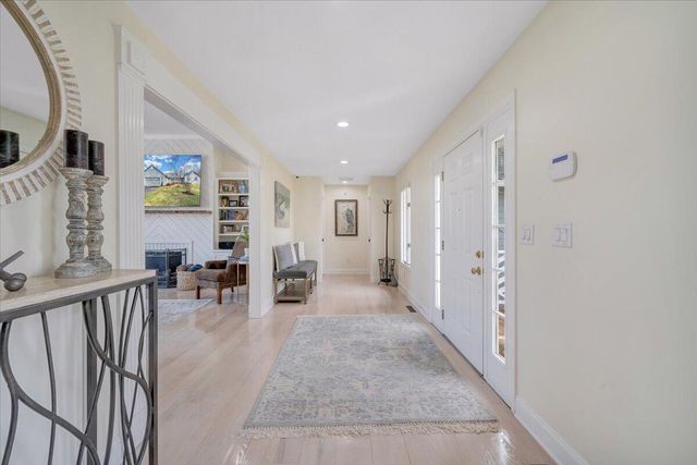 110 Windward DR, Moneta, VA 24121