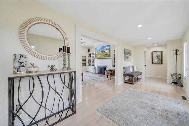 110 Windward DR, Moneta, VA 24121