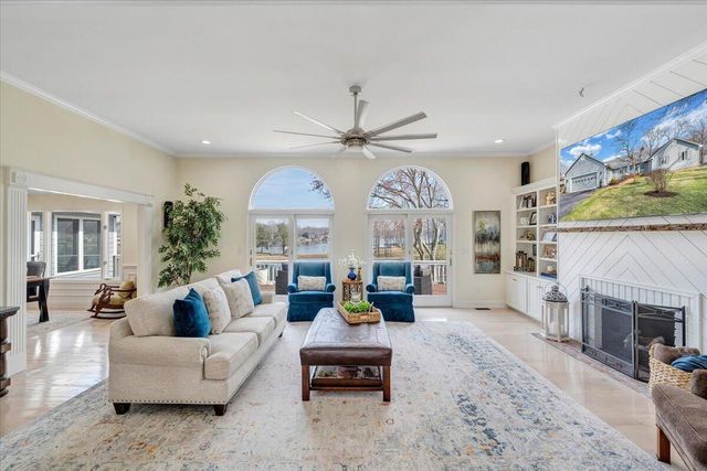 110 Windward DR, Moneta, VA 24121