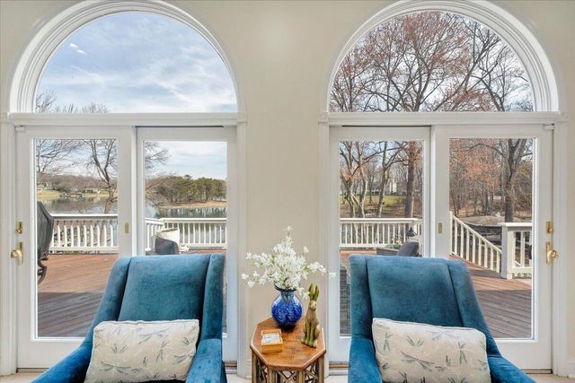 110 Windward DR, Moneta, VA 24121