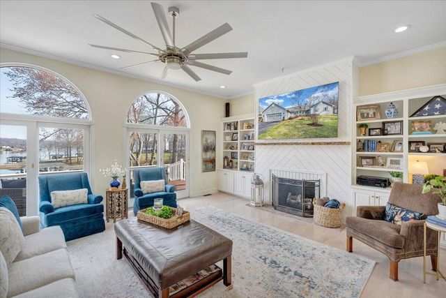 110 Windward DR, Moneta, VA 24121