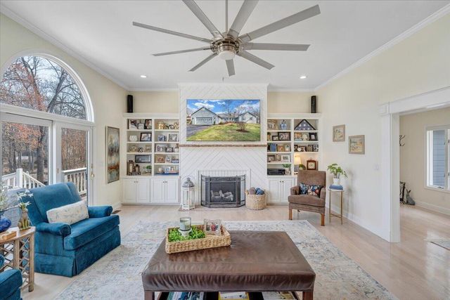 110 Windward DR, Moneta, VA 24121