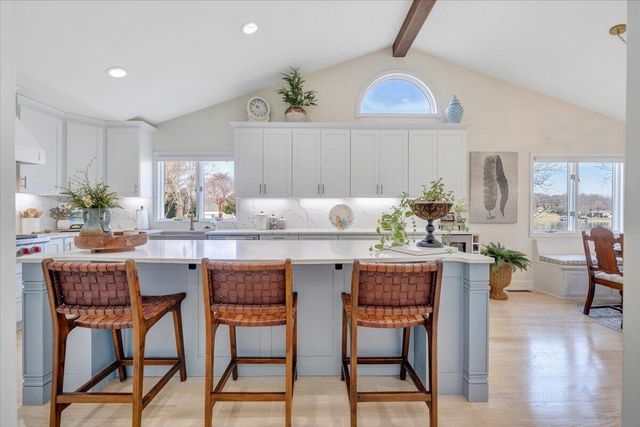 110 Windward DR, Moneta, VA 24121