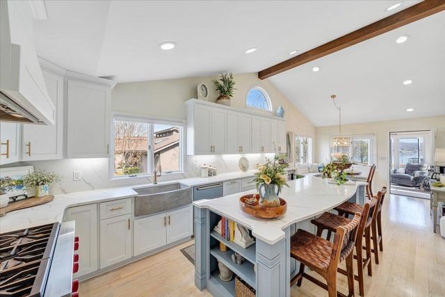 110 Windward DR, Moneta, VA 24121