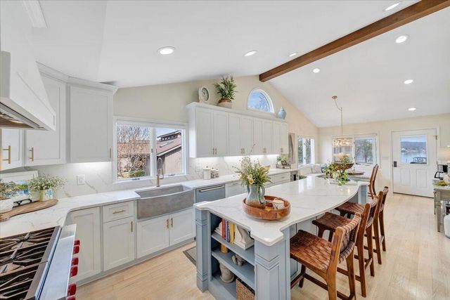 110 Windward DR, Moneta, VA 24121