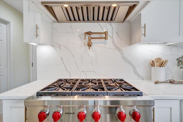 110 Windward DR, Moneta, VA 24121