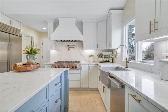 110 Windward DR, Moneta, VA 24121