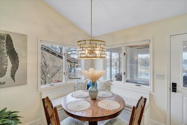 110 Windward DR, Moneta, VA 24121