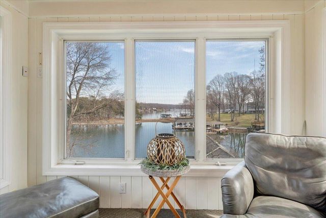 110 Windward DR, Moneta, VA 24121