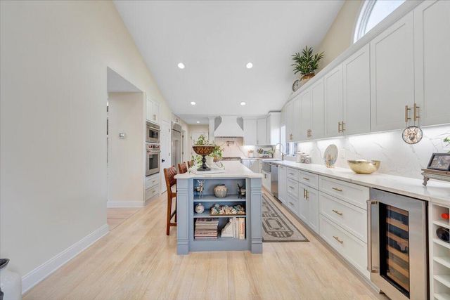 110 Windward DR, Moneta, VA 24121