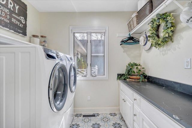 110 Windward DR, Moneta, VA 24121