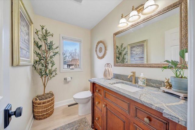 110 Windward DR, Moneta, VA 24121