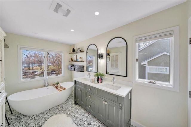 110 Windward DR, Moneta, VA 24121