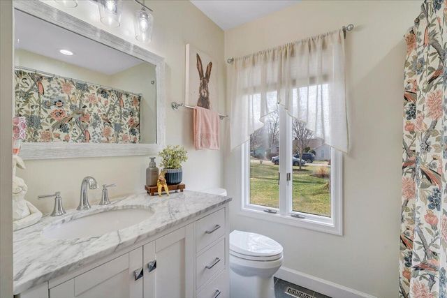 110 Windward DR, Moneta, VA 24121