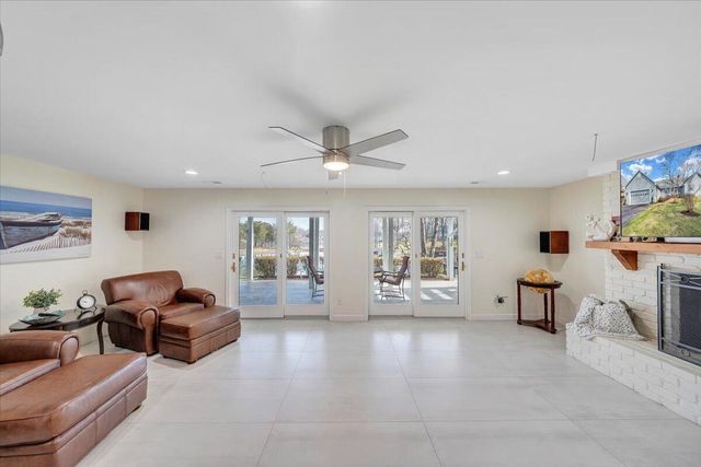 110 Windward DR, Moneta, VA 24121