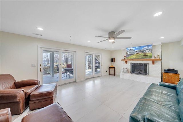 110 Windward DR, Moneta, VA 24121