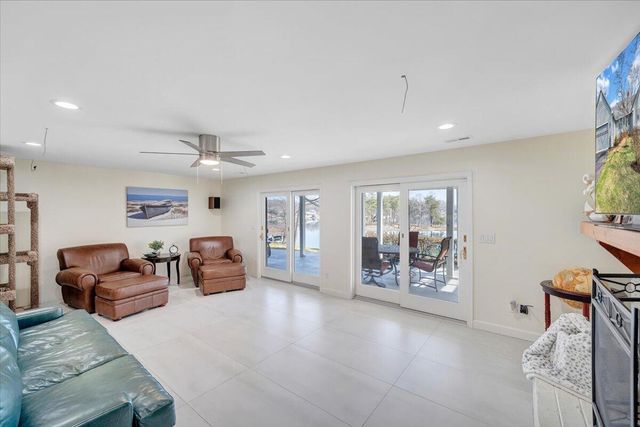 110 Windward DR, Moneta, VA 24121