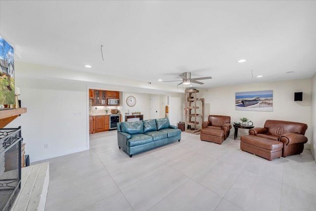 110 Windward DR, Moneta, VA 24121