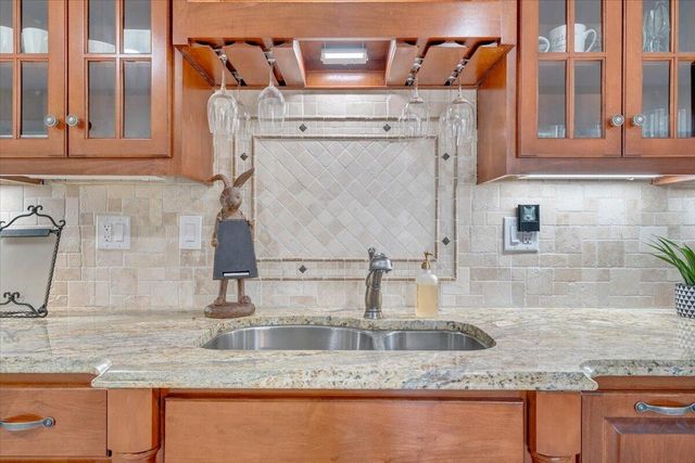 110 Windward DR, Moneta, VA 24121