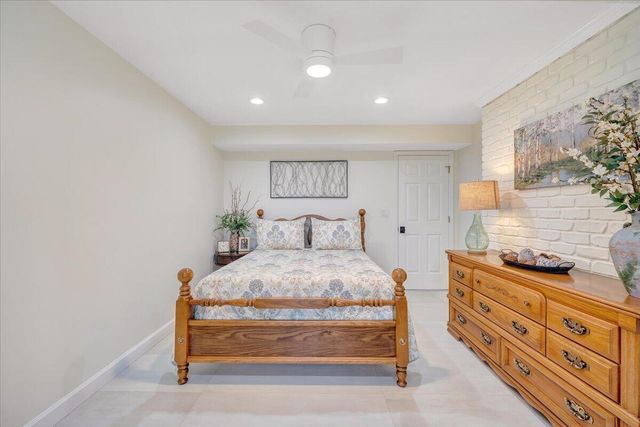 110 Windward DR, Moneta, VA 24121