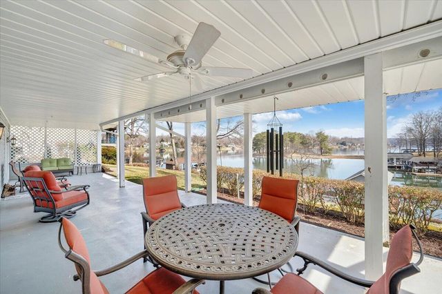 110 Windward DR, Moneta, VA 24121