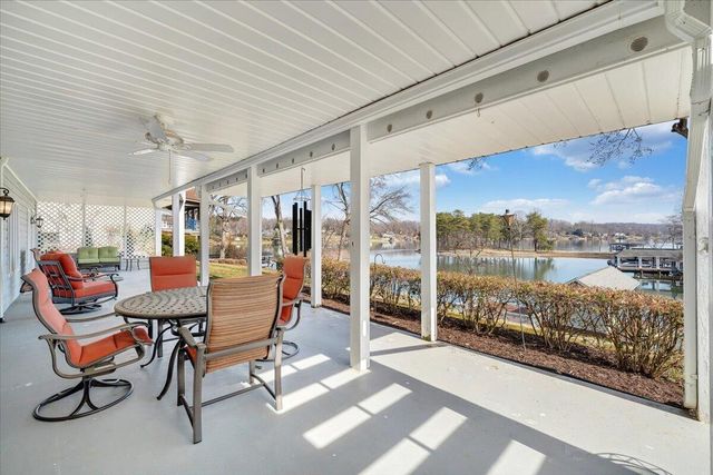 110 Windward DR, Moneta, VA 24121