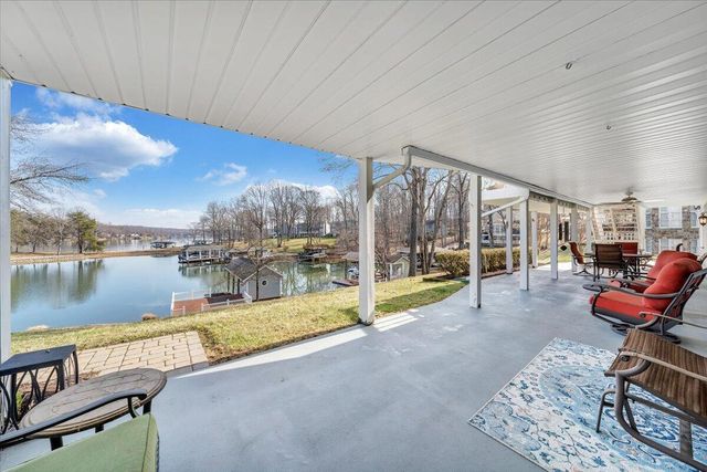 110 Windward DR, Moneta, VA 24121