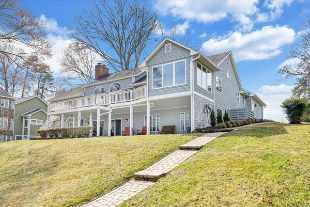 110 Windward DR, Moneta, VA 24121