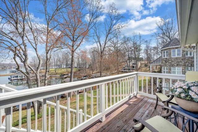 110 Windward DR, Moneta, VA 24121