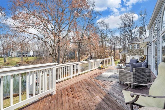 110 Windward DR, Moneta, VA 24121