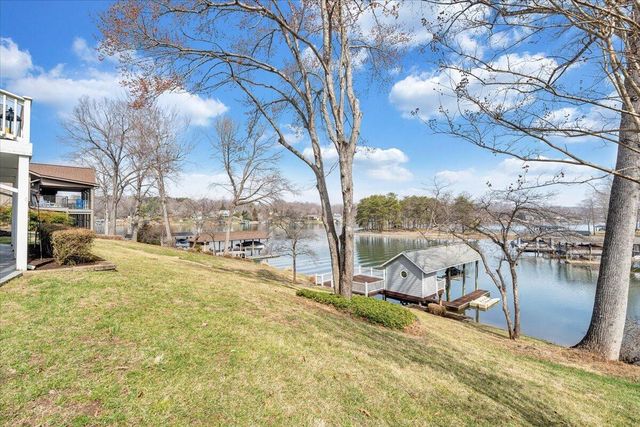 110 Windward DR, Moneta, VA 24121